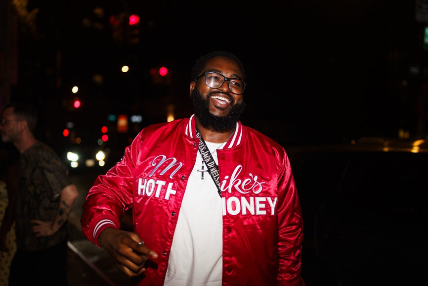 A guest at the first B-EATS in New York City wearing Mike's Hot Honey merchandise
