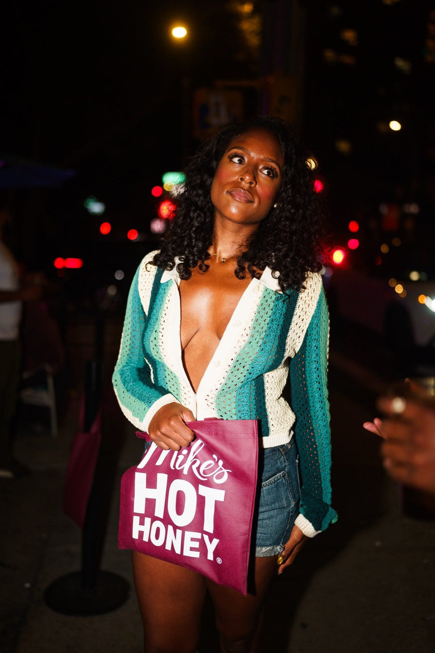 A guest at the first B-EATS in New York City wearing Mike's Hot Honey merchandise