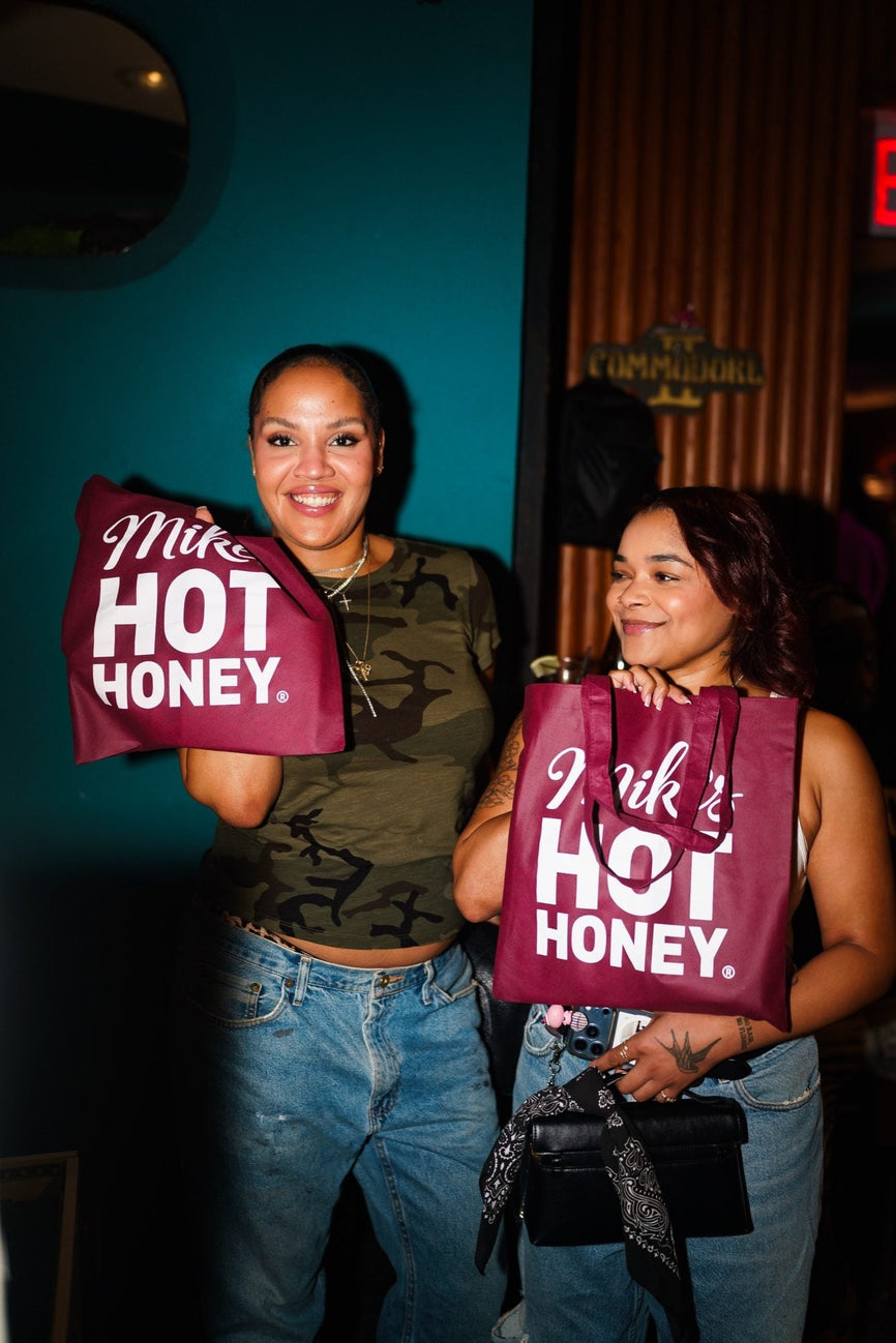 A guest at the first B-EATS in New York City wearing Mike's Hot Honey merchandise
