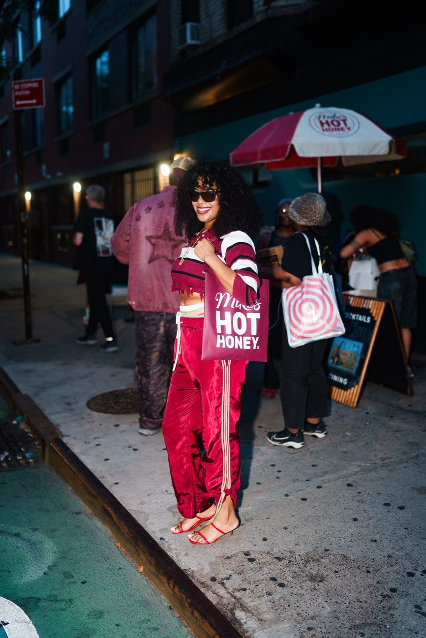 A guest at the first B-EATS in New York City wearing Mike's Hot Honey merchandise