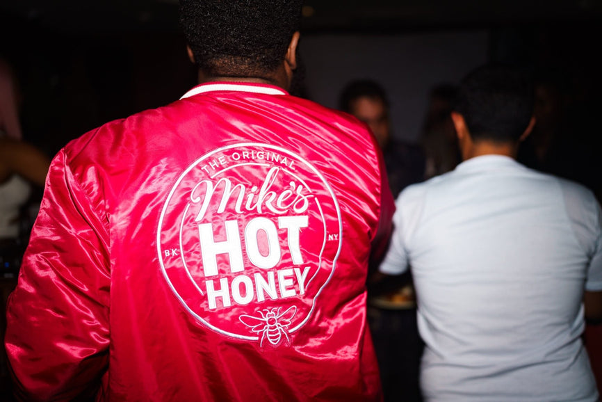 A guest at the first B-EATS in New York City wearing Mike's Hot Honey merchandise