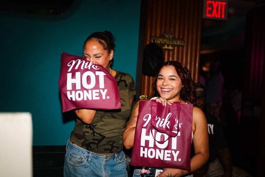 A guest at the first B-EATS in New York City wearing Mike's Hot Honey merchandise